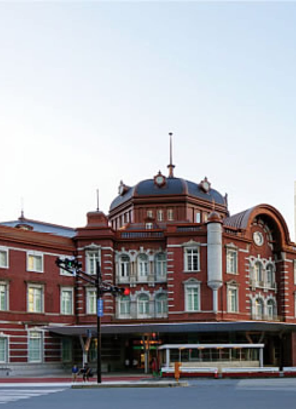 Restoration of the Marunouchi Station Building of Tokyo Station, designated as an Important Cultural Property of Japan. (Ornamental bricks)